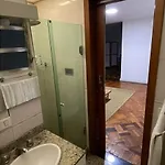 Quarto Em Copacabana Na Quadra Da Praia